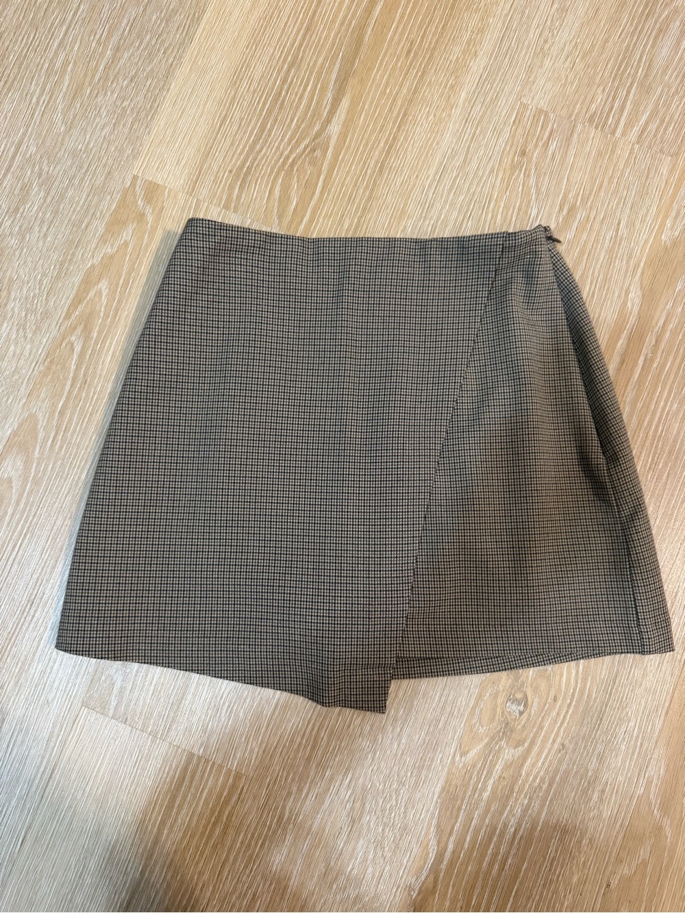 Abercrombie & Fitch Scarlett Mini Skort in Brown Houndstooth - Picture 1 of 3